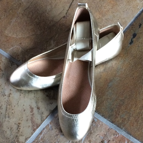 🍃💕NIB Free People Gold Leather Wrap Ballet Flat - Picture 3 of 8